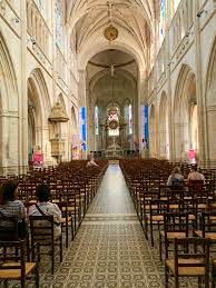 Basilique Notre Dame d'Alençon à 42km