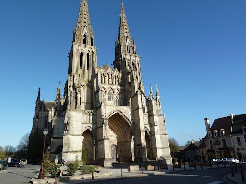 Cathédrale de Sées à 18km